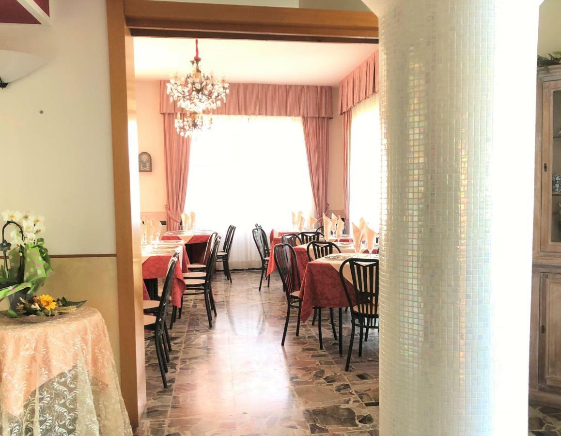 伊迪酒店 里米尼 外观 照片